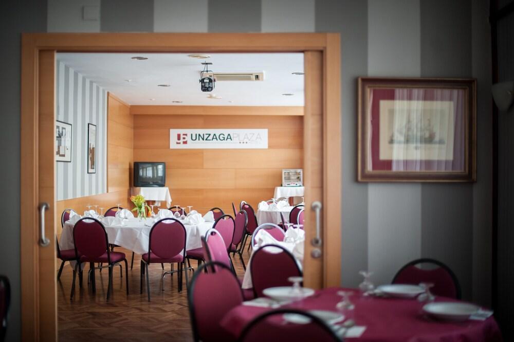 Hotel Unzaga Plaza เอบาร์ ภายนอก รูปภาพ