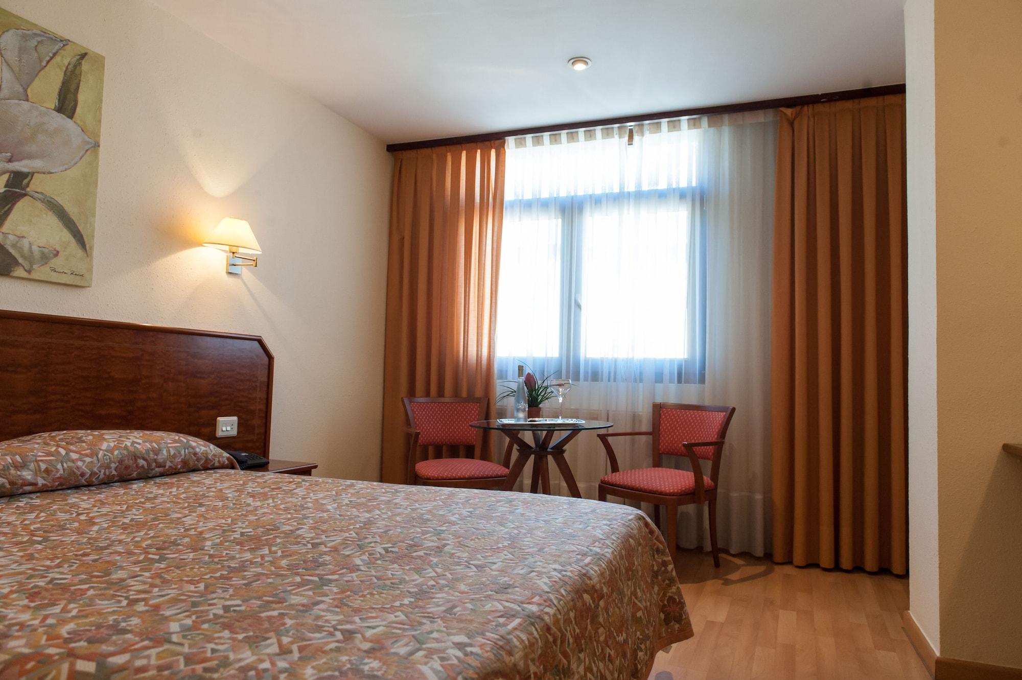 Hotel Unzaga Plaza เอบาร์ ภายนอก รูปภาพ
