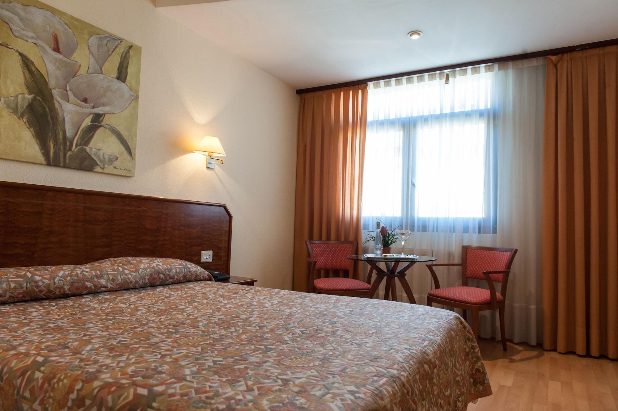 Hotel Unzaga Plaza เอบาร์ ภายนอก รูปภาพ