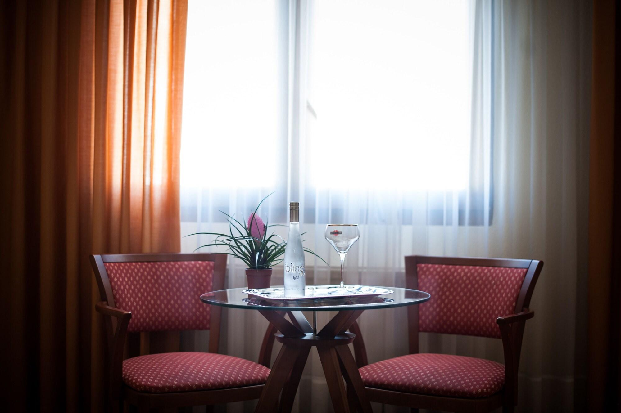 Hotel Unzaga Plaza เอบาร์ ภายนอก รูปภาพ