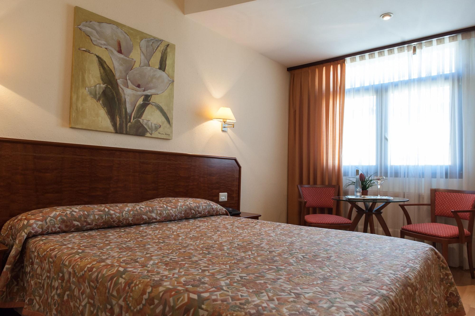 Hotel Unzaga Plaza เอบาร์ ภายนอก รูปภาพ