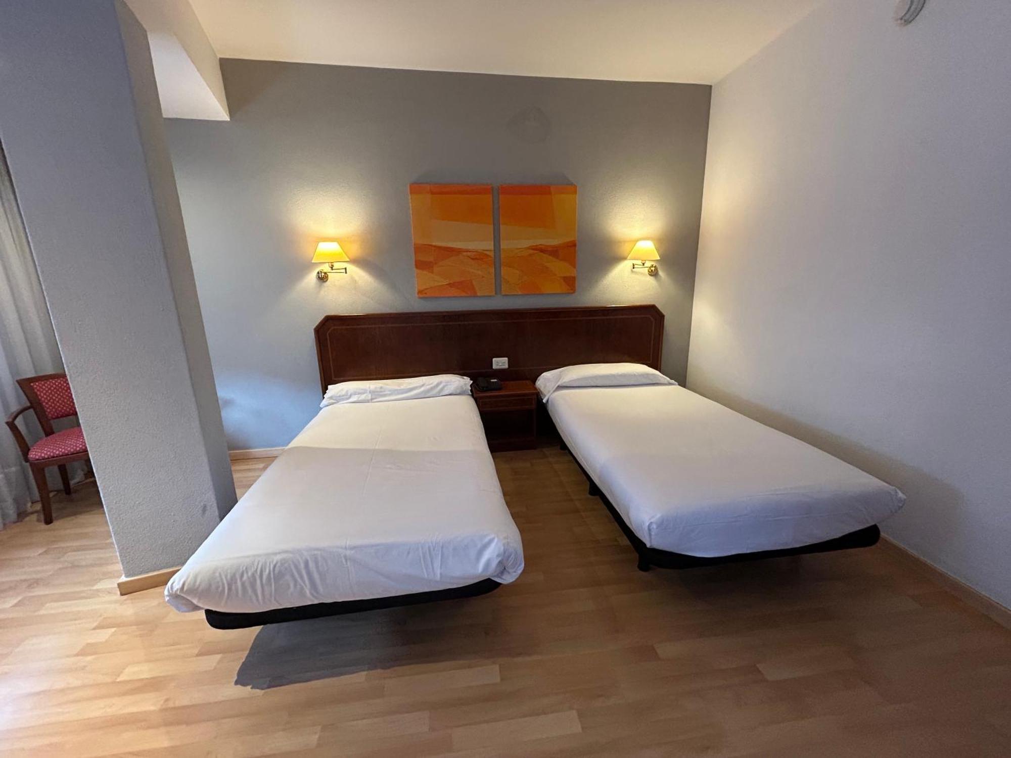 Hotel Unzaga Plaza เอบาร์ ภายนอก รูปภาพ