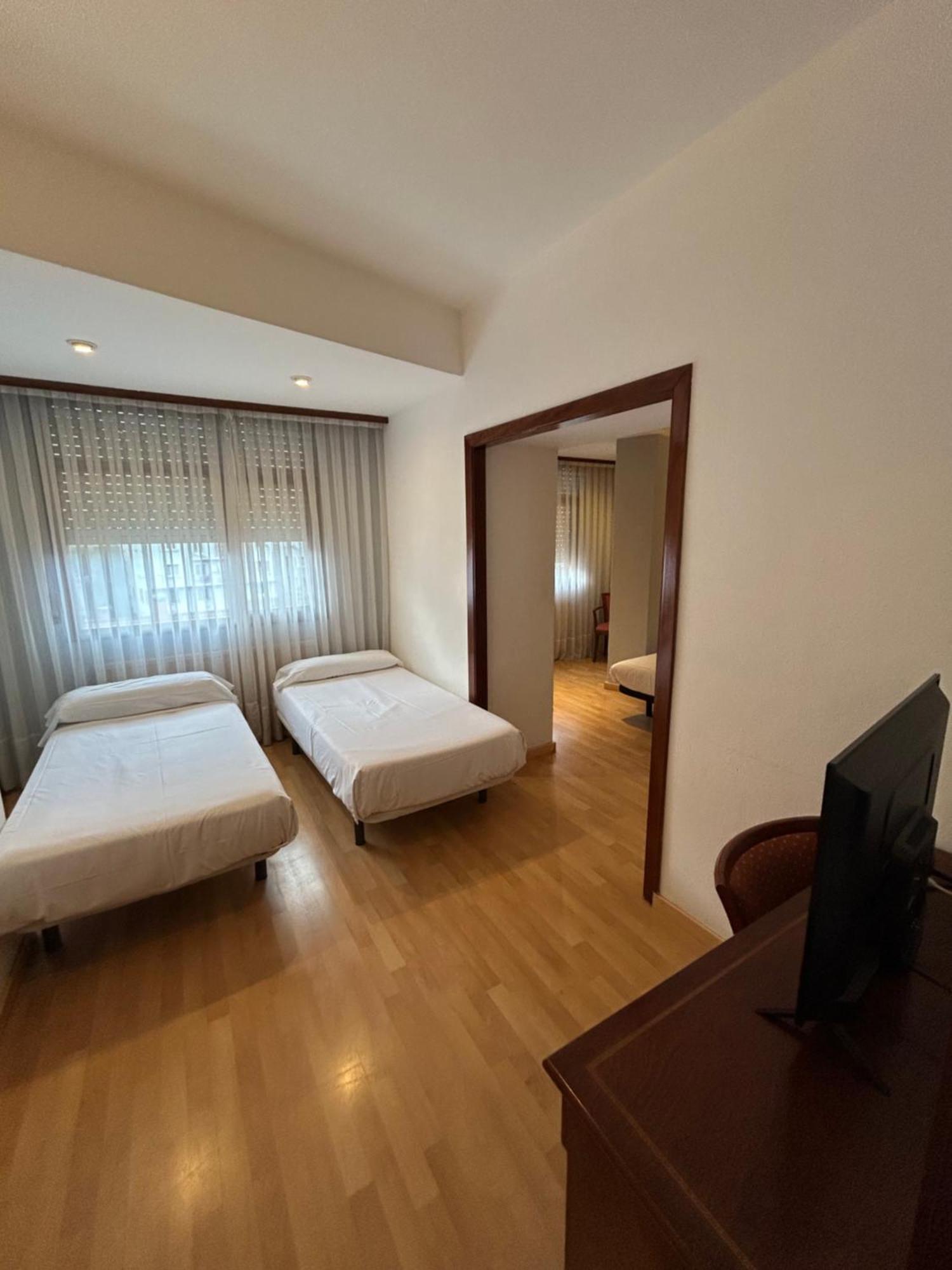 Hotel Unzaga Plaza เอบาร์ ภายนอก รูปภาพ