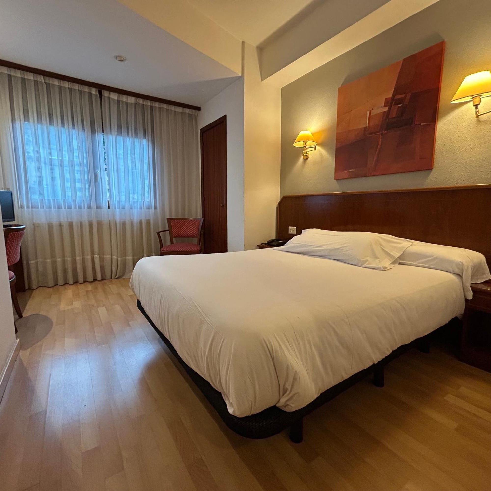 Hotel Unzaga Plaza เอบาร์ ภายนอก รูปภาพ