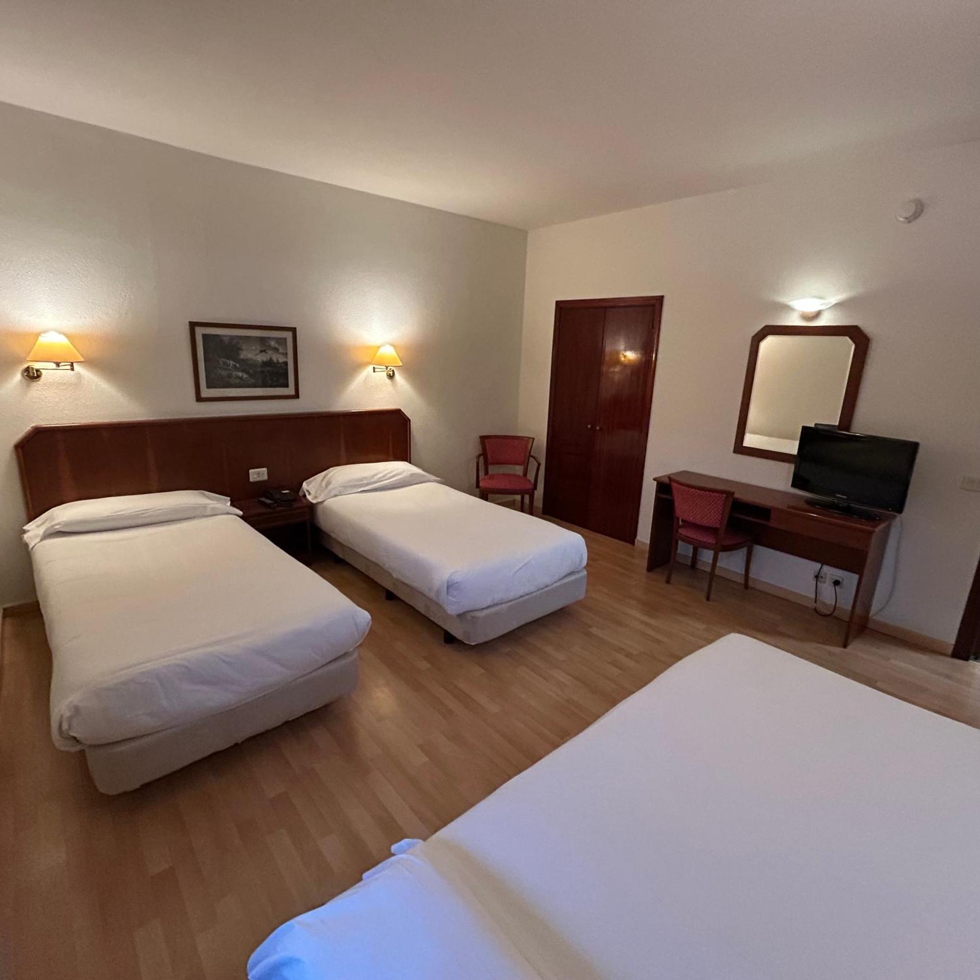 Hotel Unzaga Plaza เอบาร์ ภายนอก รูปภาพ
