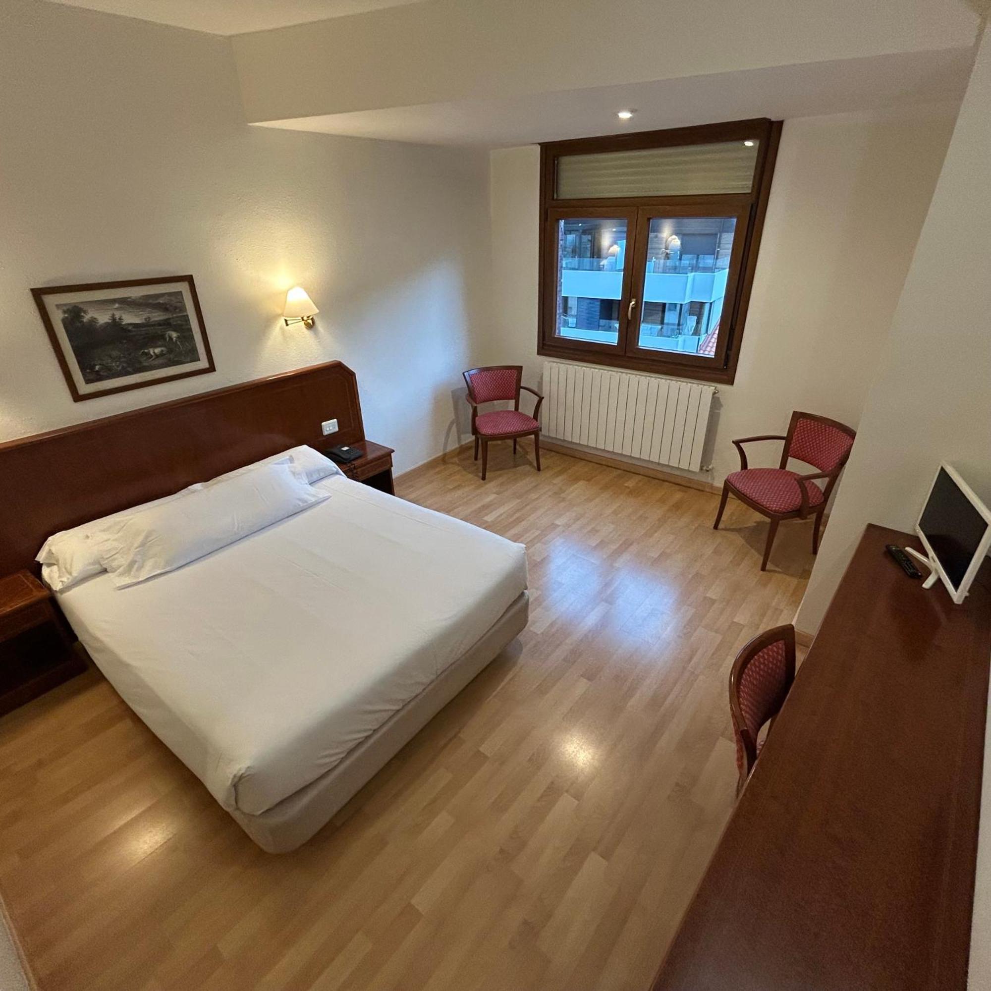 Hotel Unzaga Plaza เอบาร์ ภายนอก รูปภาพ