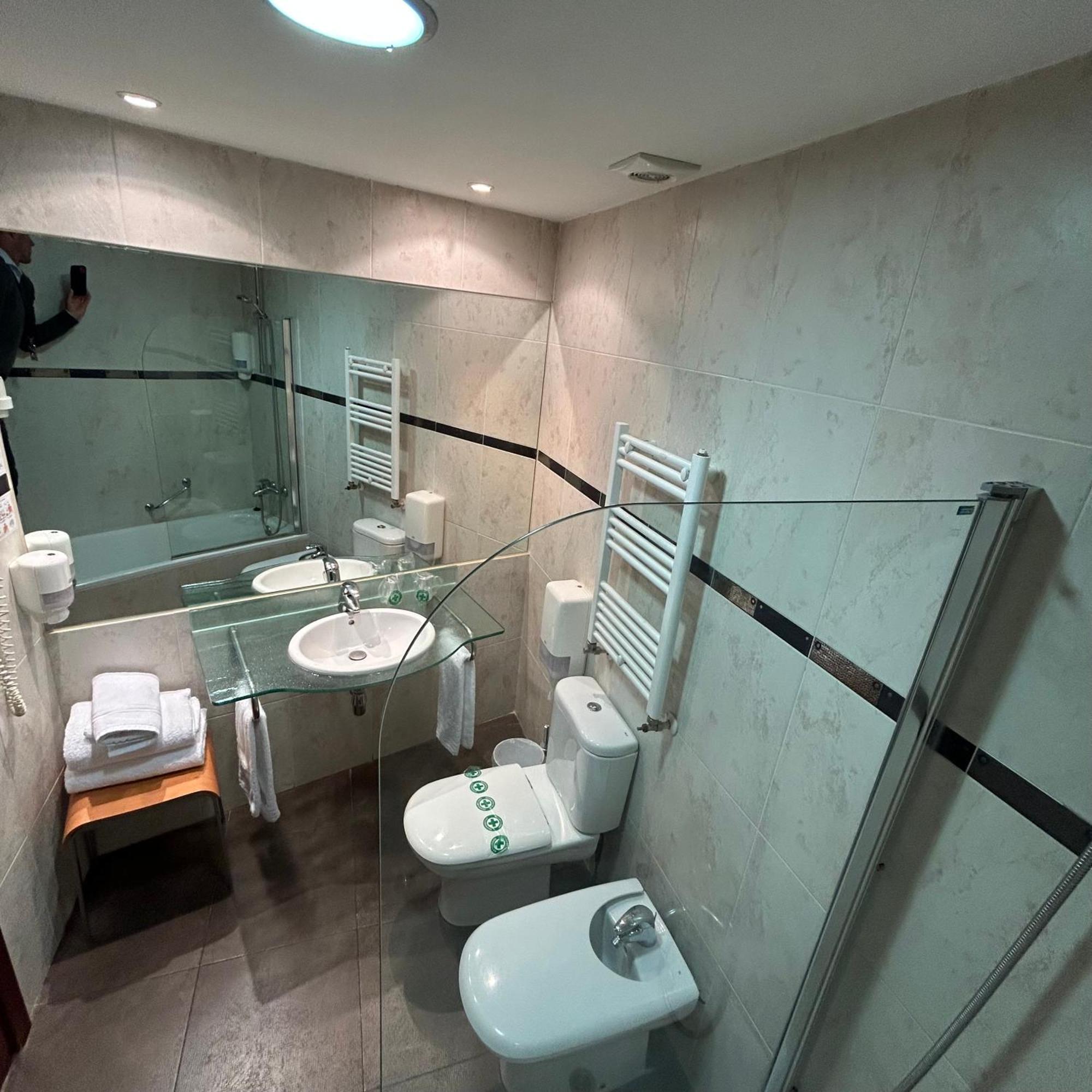 Hotel Unzaga Plaza เอบาร์ ภายนอก รูปภาพ