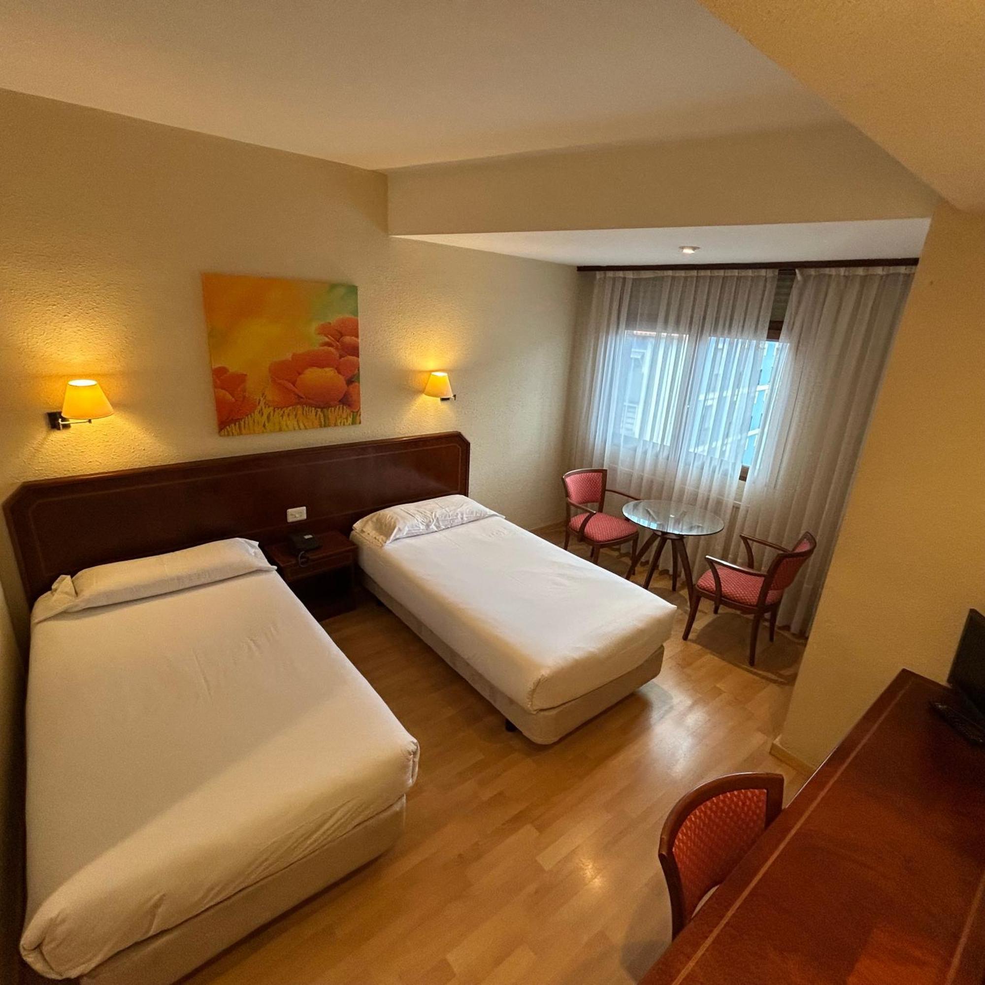 Hotel Unzaga Plaza เอบาร์ ภายนอก รูปภาพ