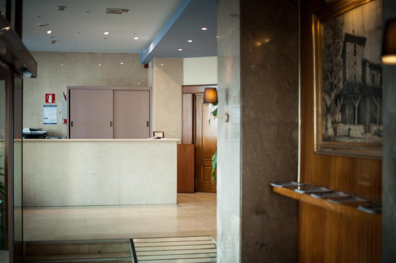 Hotel Unzaga Plaza เอบาร์ ภายนอก รูปภาพ